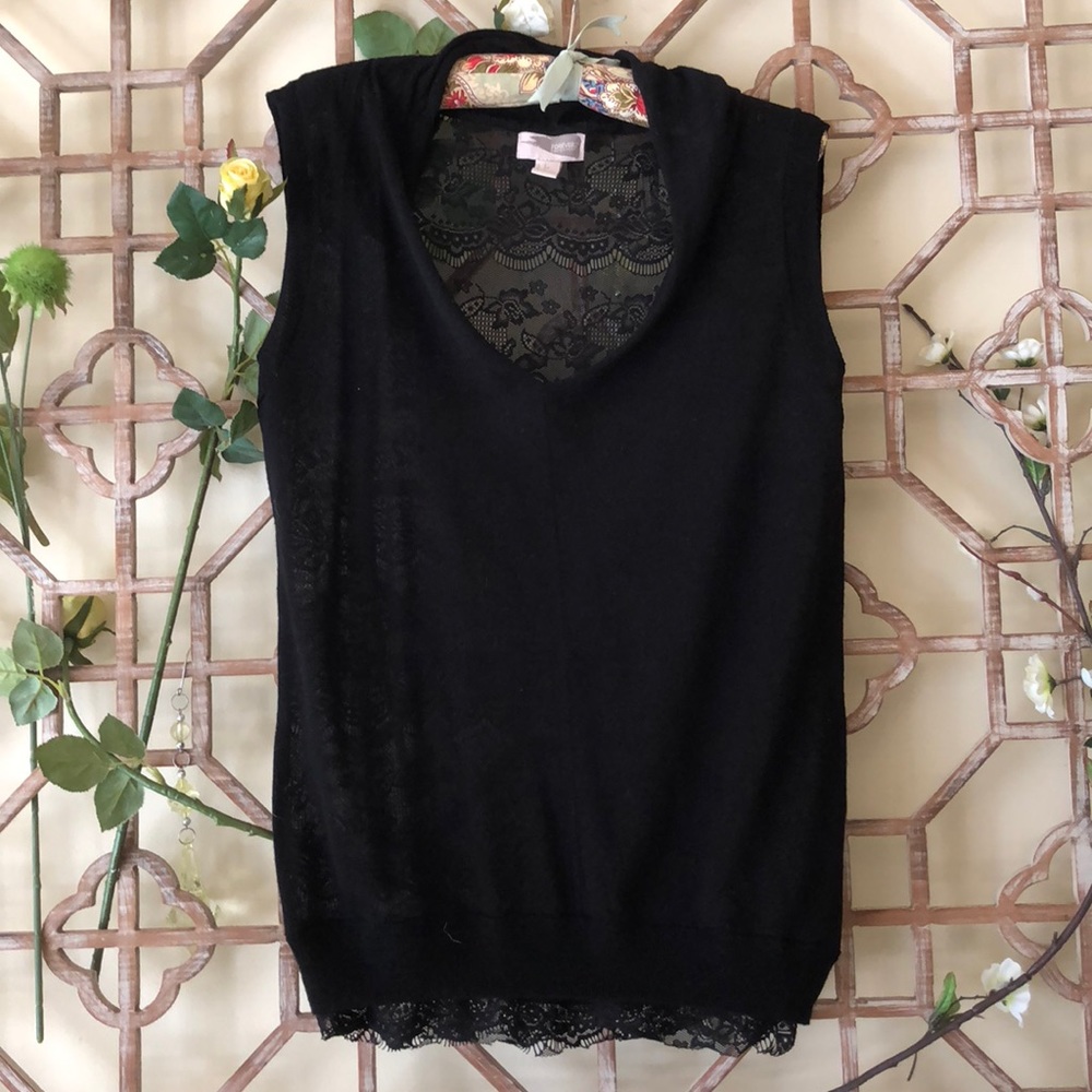 Forever 21 Black sleeveless top with lace